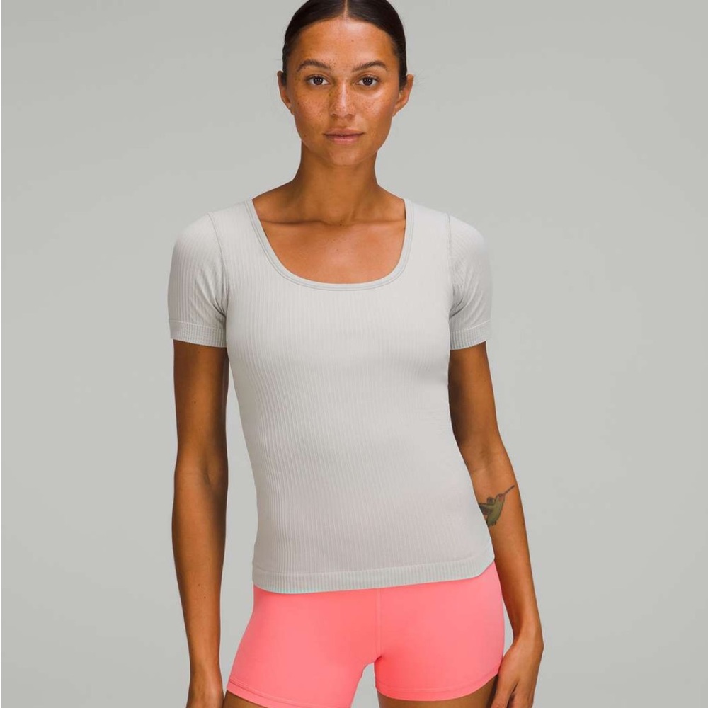 Brand new with tags lululemon Ebb to street short sleeve. Size 6. Color seal